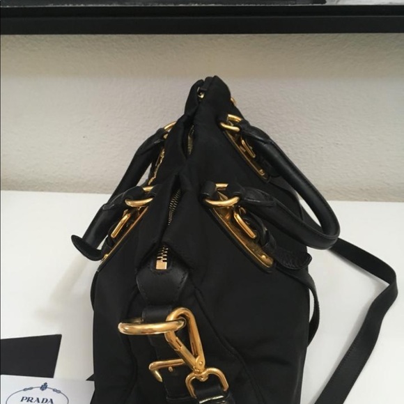 Sold LIKE NEW 🤩PRADA Tessuto nylon gold hardware - Picture 4 of 8